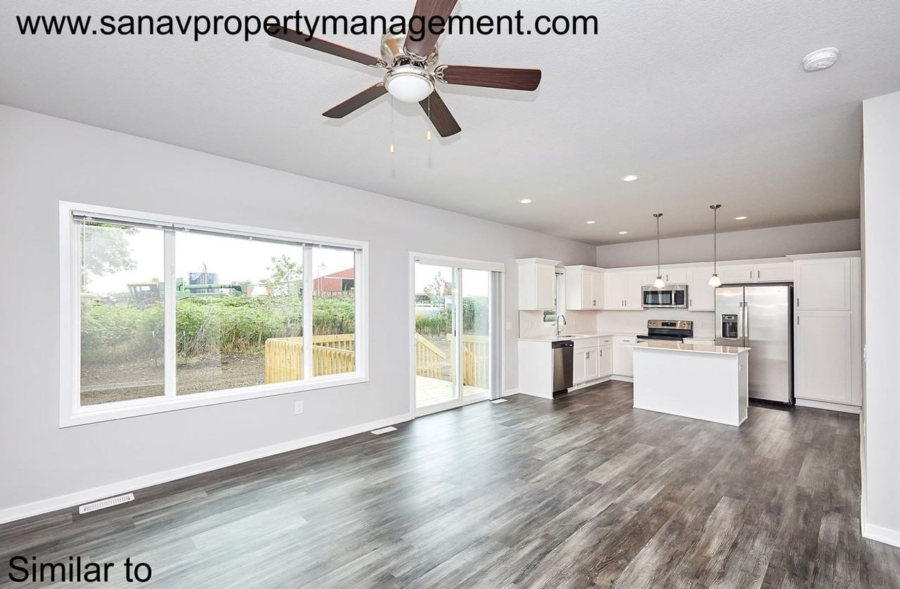 4716 167th St - Photo 3 of 18