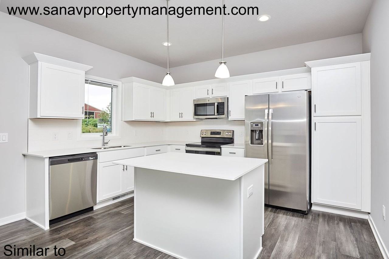 4716 167th St - Photo 5 of 18