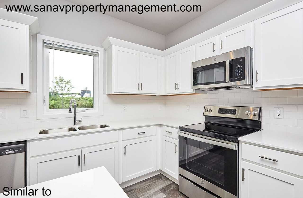 4716 167th St - Photo 6 of 18