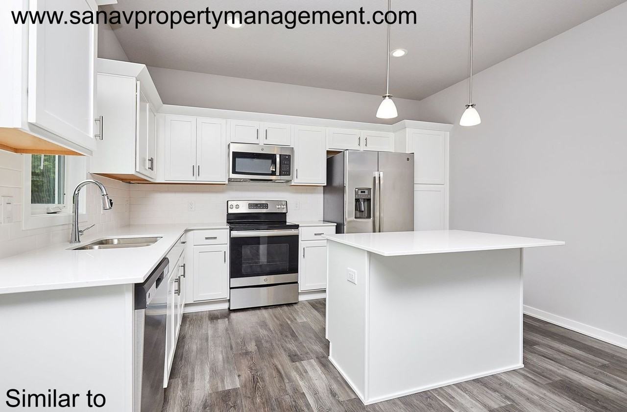 4716 167th St - Photo 7 of 18