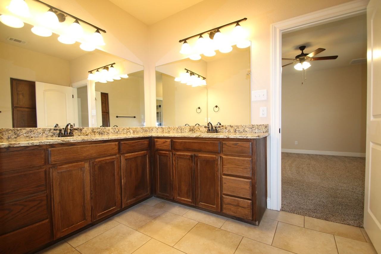 8009 Bangor Dr - Photo 3 of 28