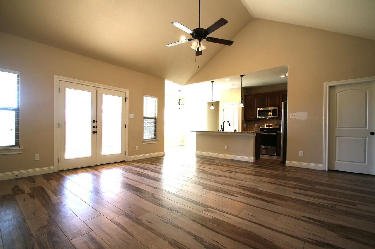 8009 Bangor Dr - Photo 4 of 27