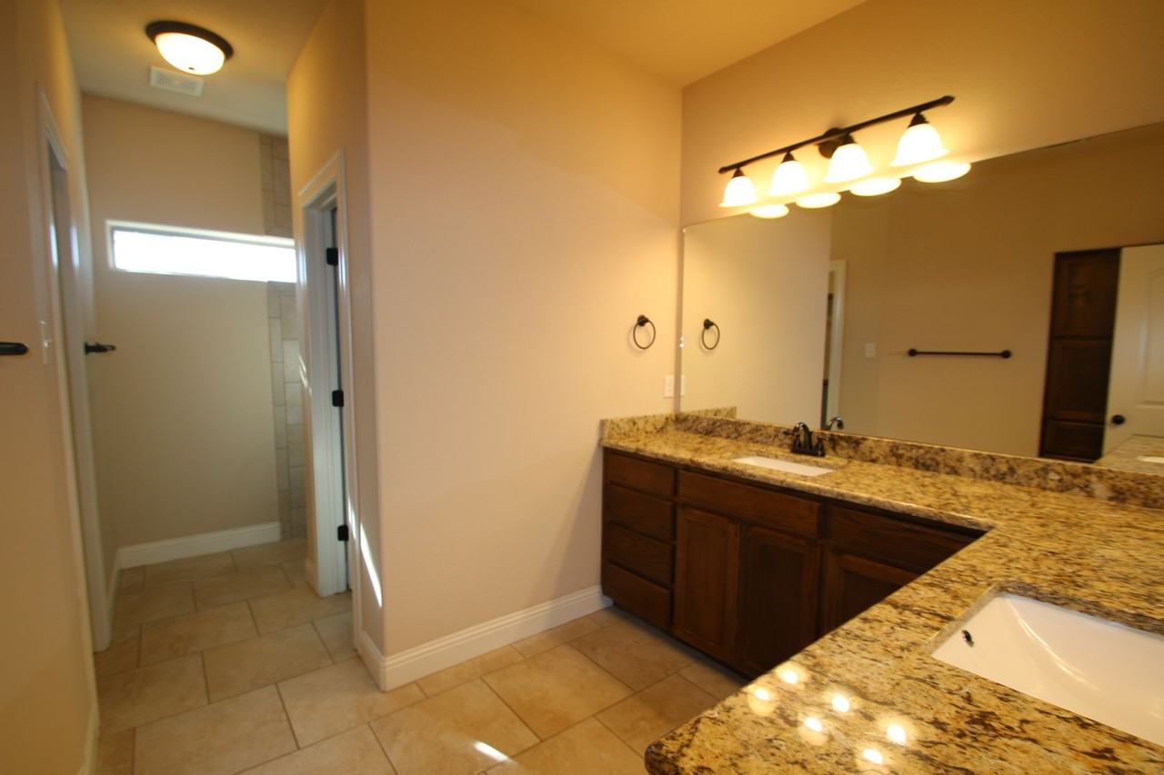 8009 Bangor Dr - Photo 3 of 27
