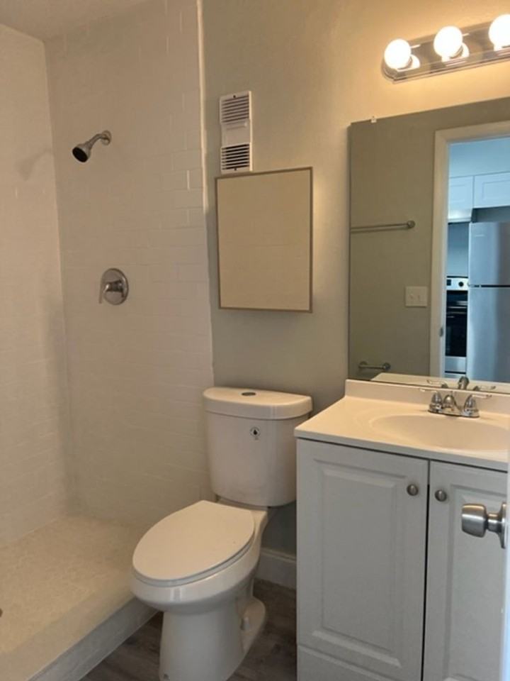 Salisbury Apartments - Photo 5 of 21