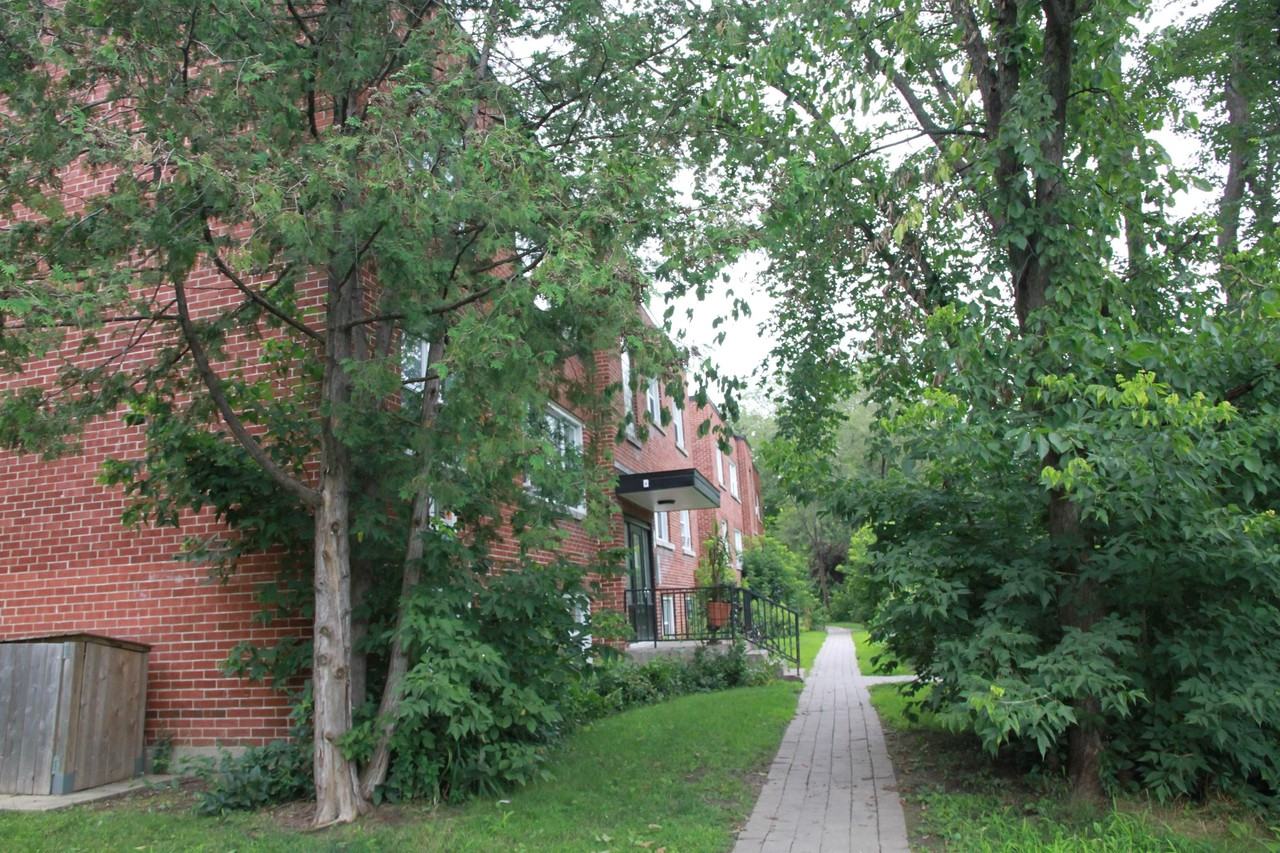 26 Chapleau Ave #6 - Photo 2 of 3