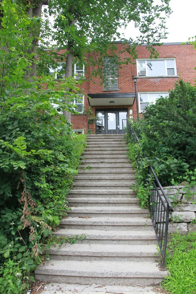 26 Chapleau Ave #6 - Photo 3 of 3