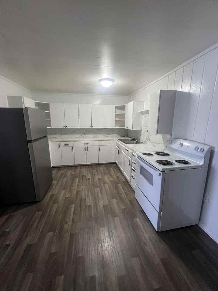 1000 E Simcoe St #1 - Photo 3 of 10