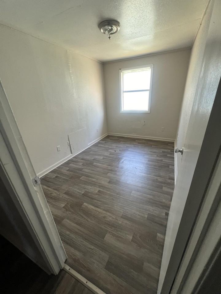 1000 E Simcoe St #1 - Photo 5 of 10