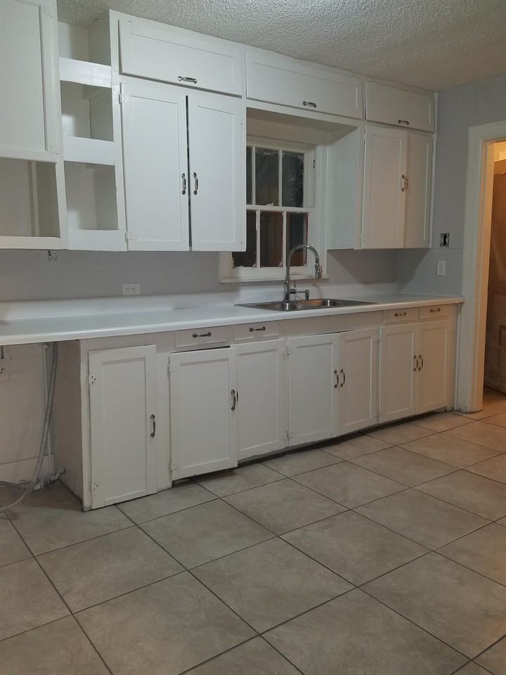 221 Leonard Dr #1 - Photo 4 of 21