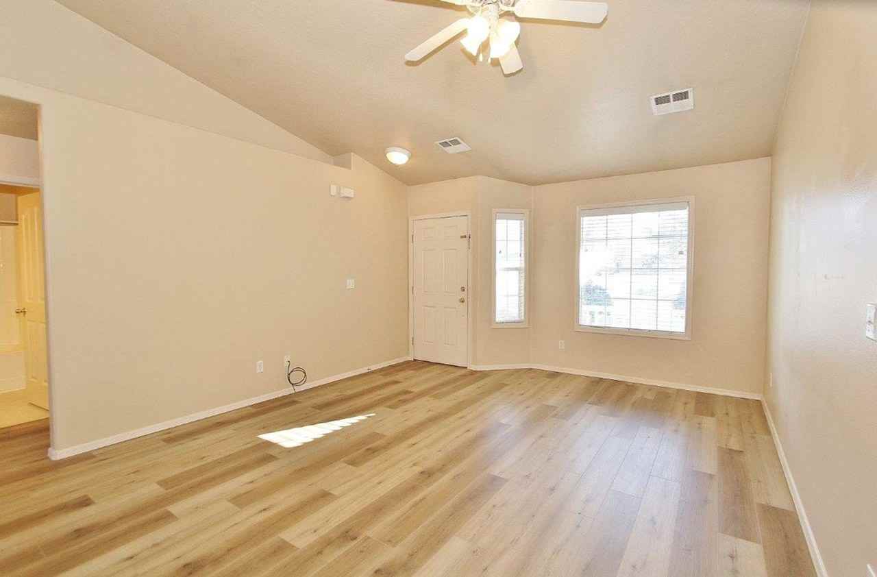 11644 W Mount Hood Ave - Photo 2 of 25