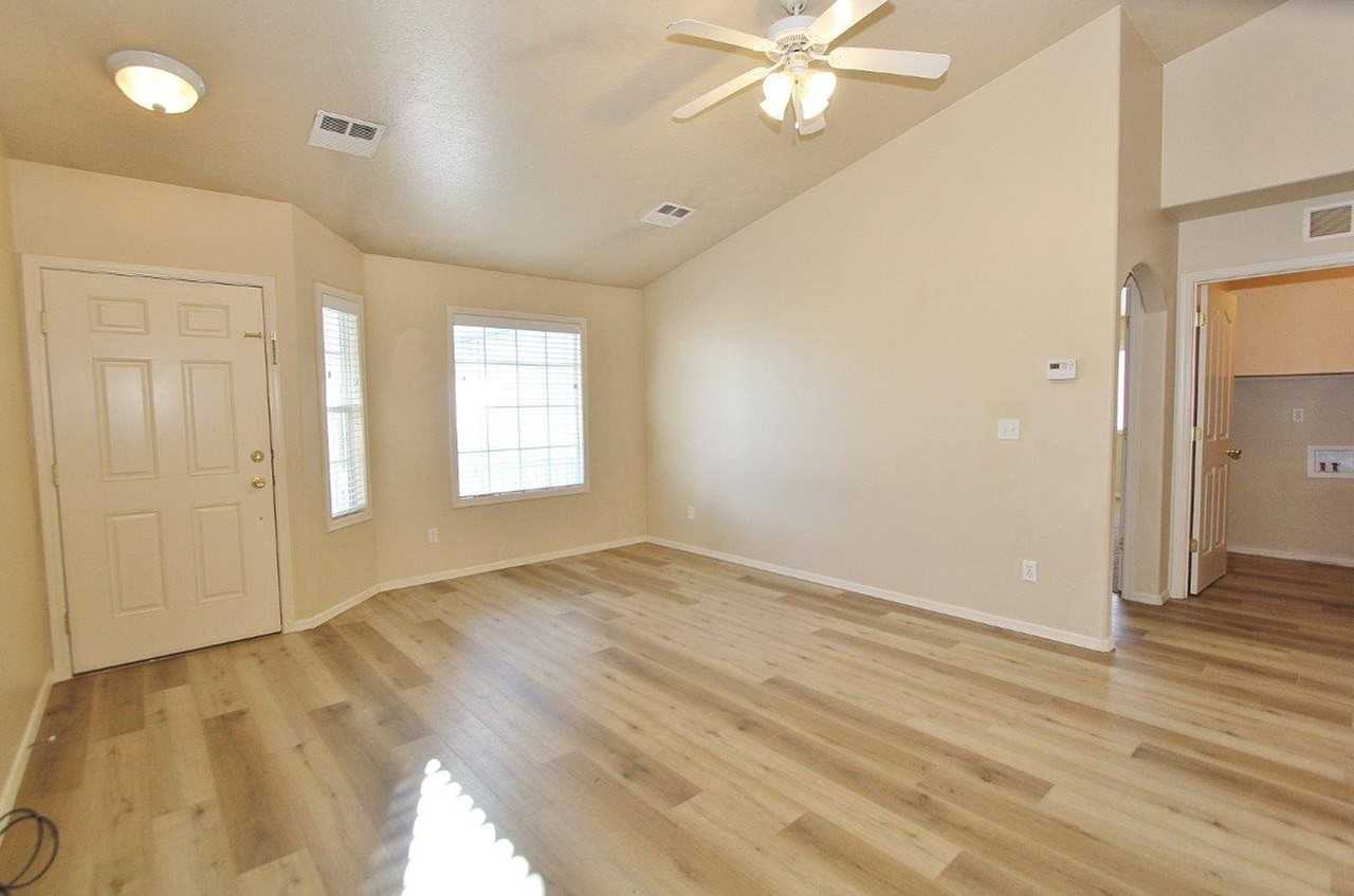 11644 W Mount Hood Ave - Photo 5 of 25