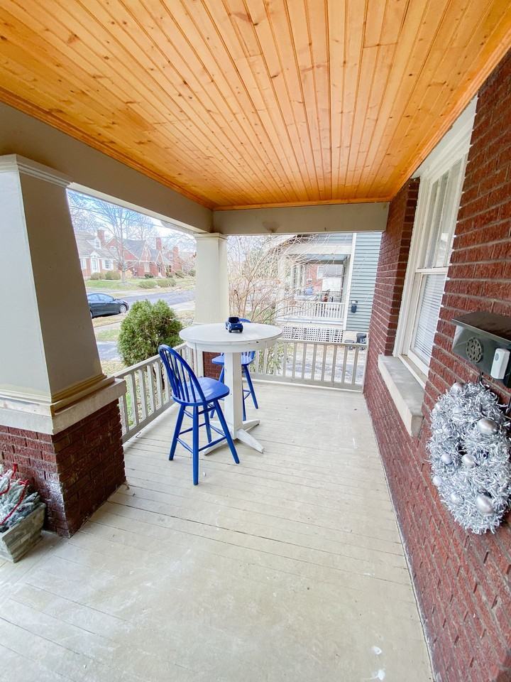 722 Sunset Dr - Photo 3 of 44