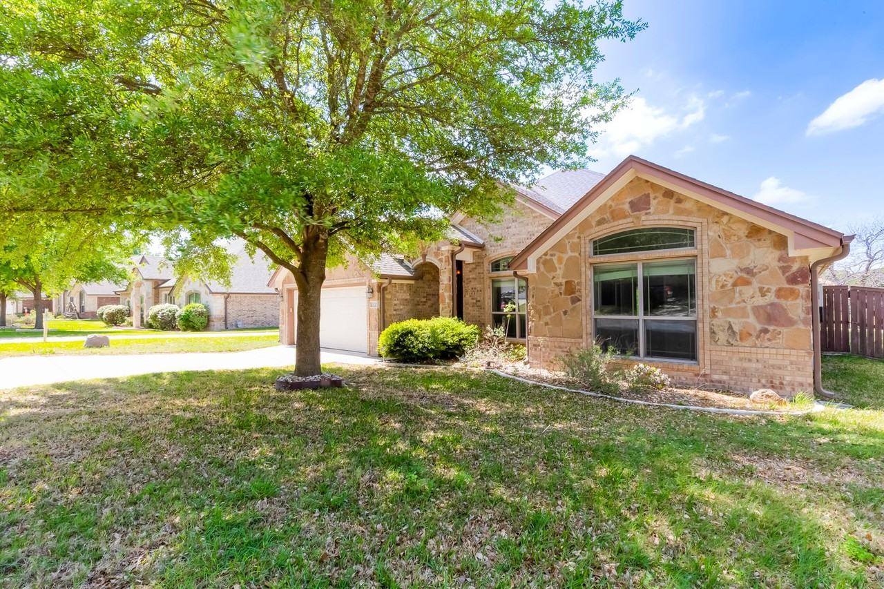 7026 Chimney Hill Dr - Photo 2 of 34