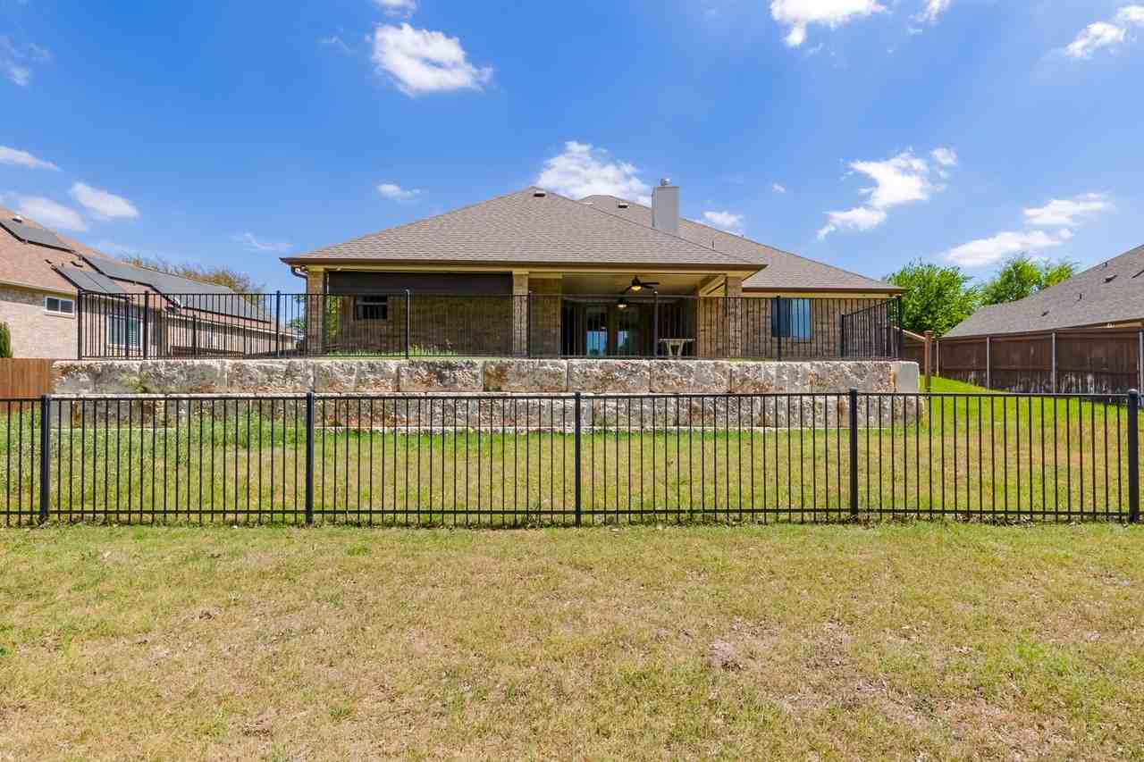 7026 Chimney Hill Dr - Photo 4 of 34