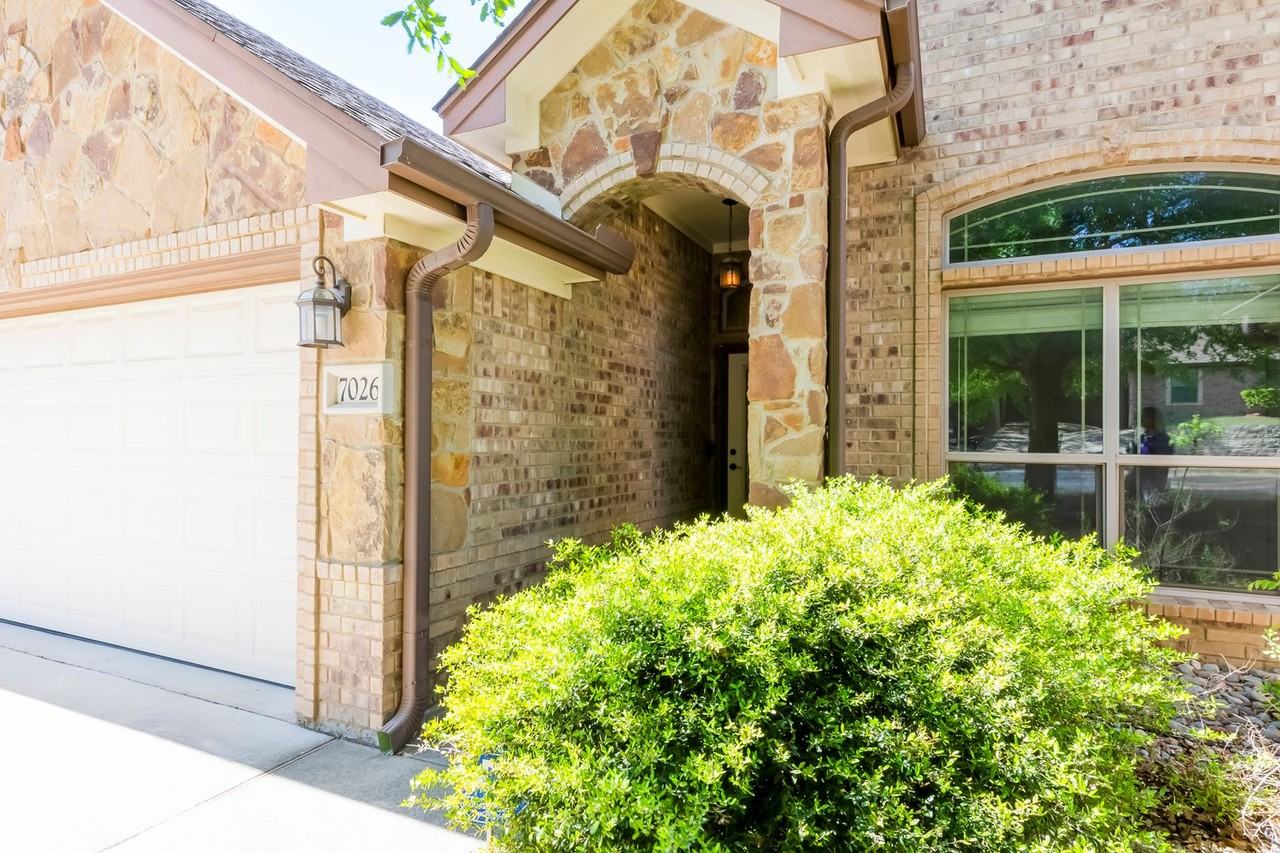 7026 Chimney Hill Dr - Photo 6 of 34