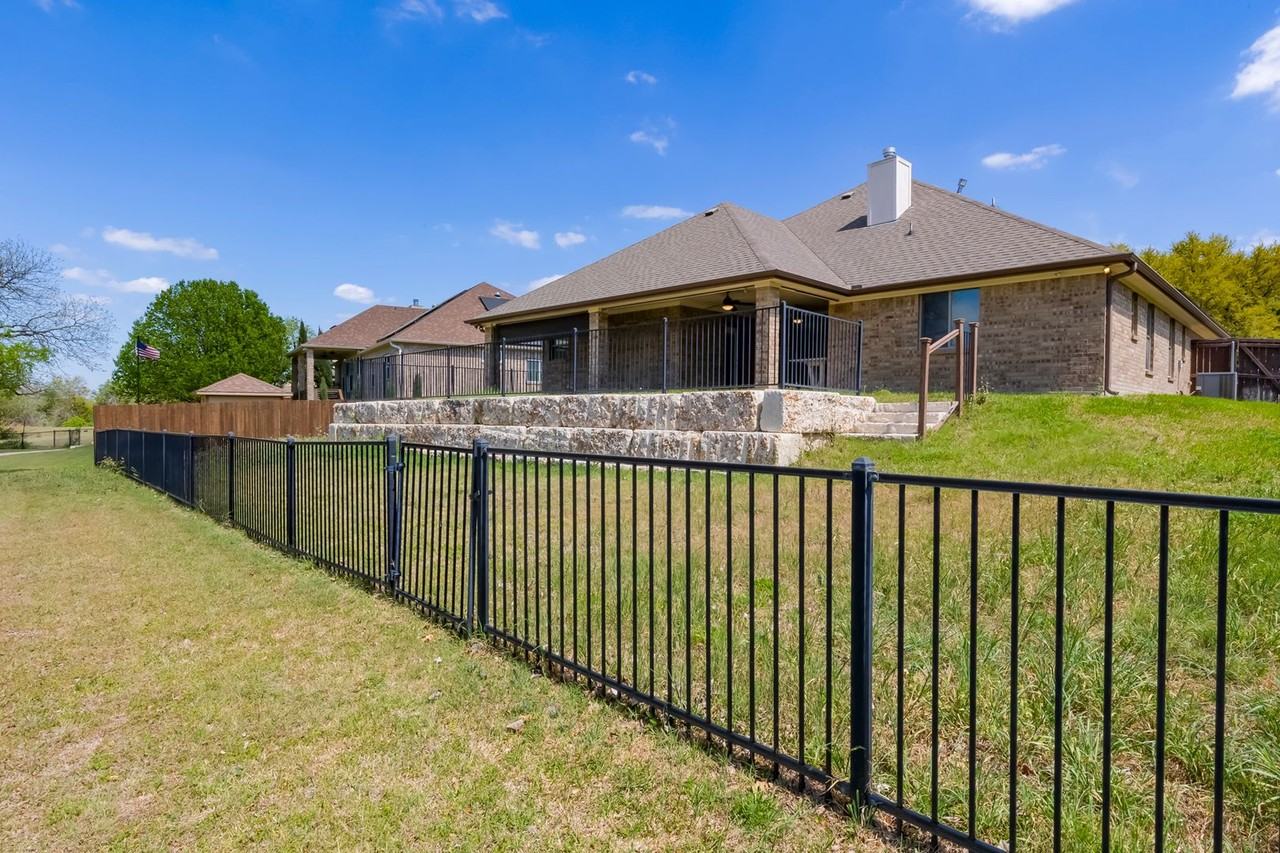 7026 Chimney Hill Dr - Photo 7 of 34