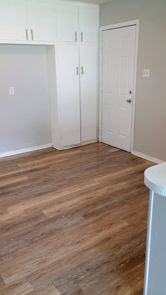 1046 Star St #1 - Photo 6 of 16