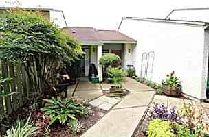 featured image of 900 Bay Dr