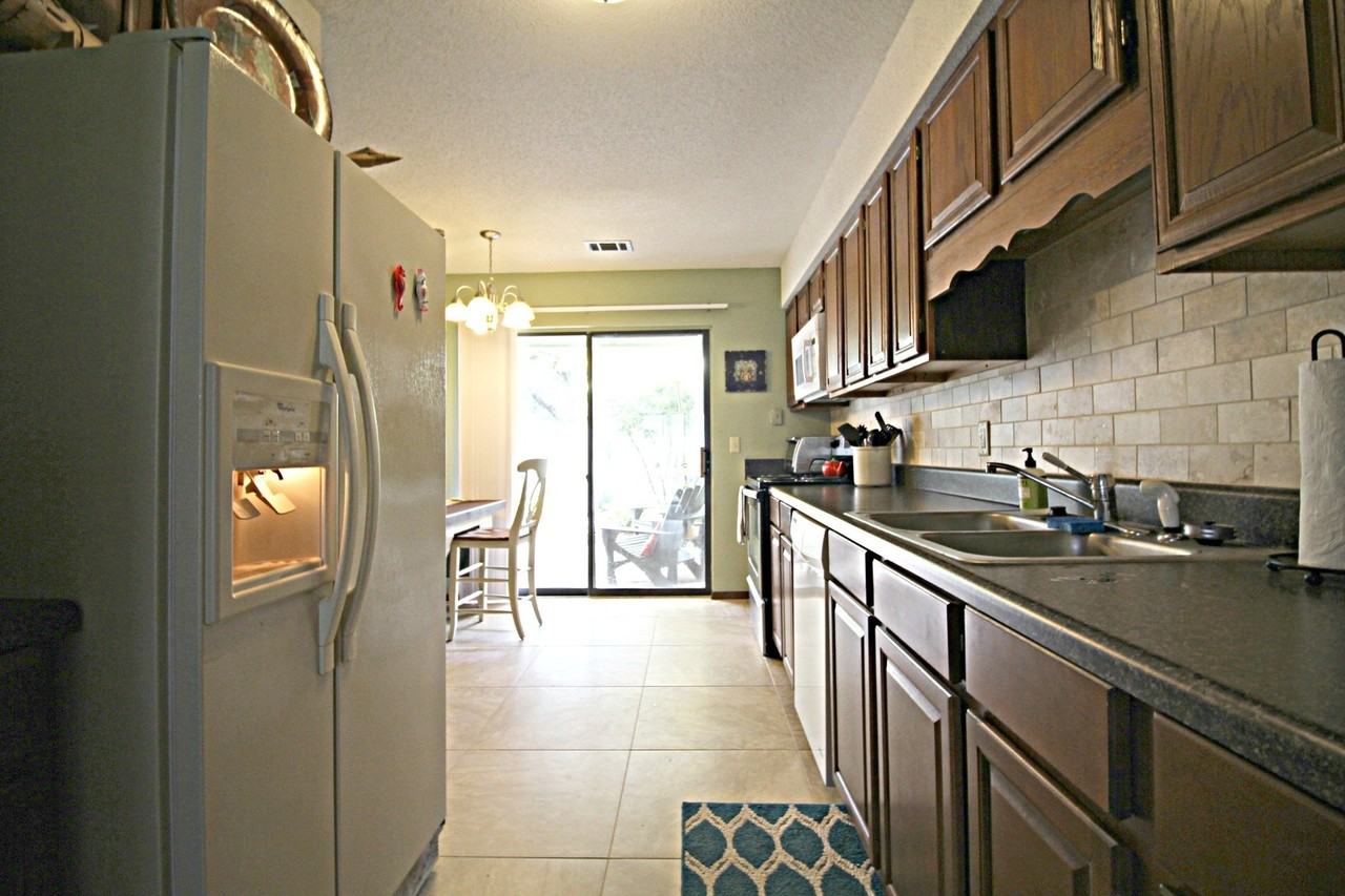 900 Bay Dr - Photo 4 of 15