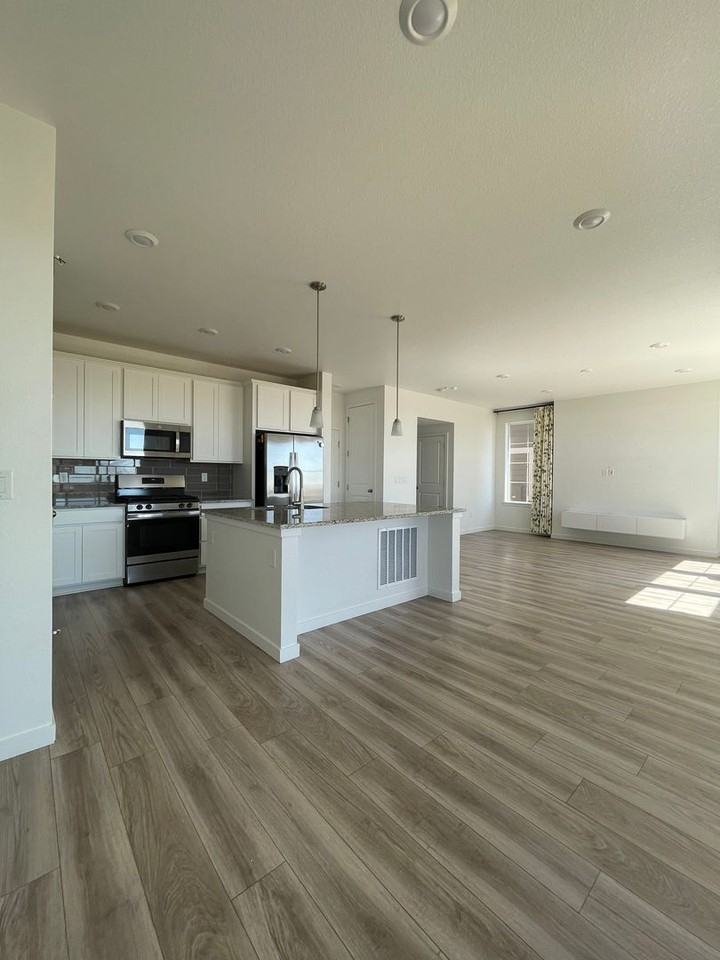 762 176th Ave - Photo 4 of 22