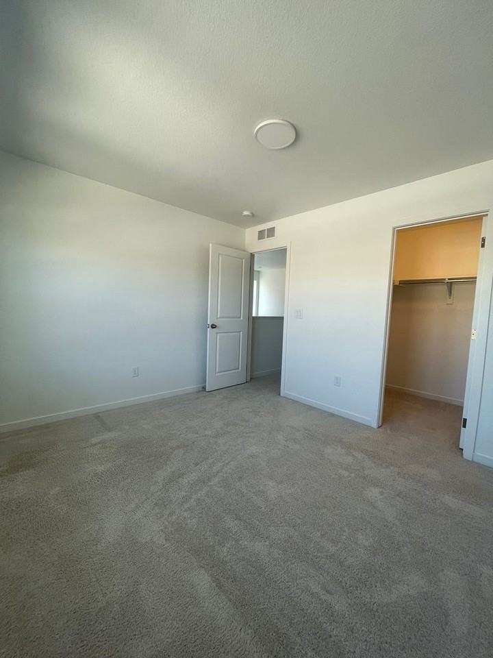 762 176th Ave - Photo 7 of 22