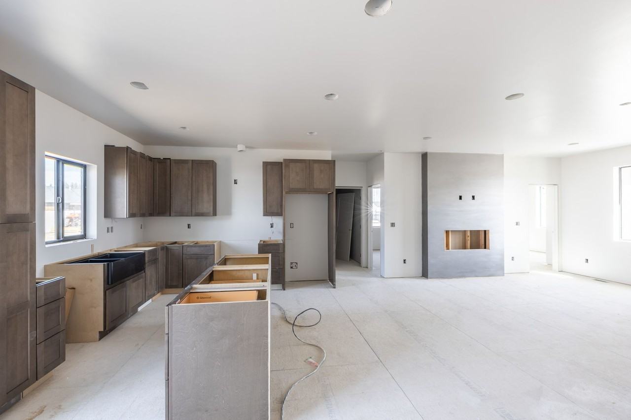 582 Aspen Ave - Photo 3 of 11