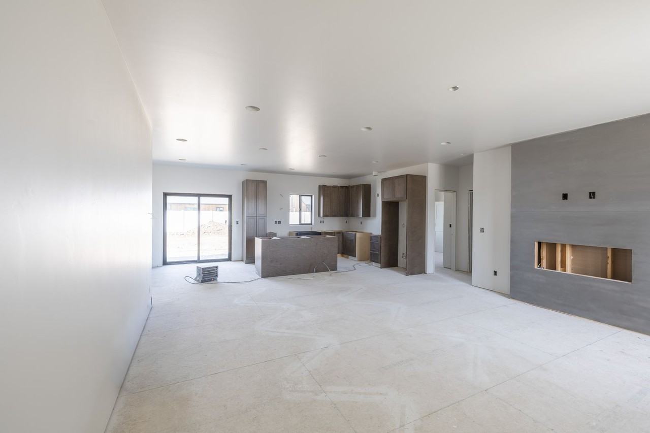 582 Aspen Ave - Photo 5 of 11