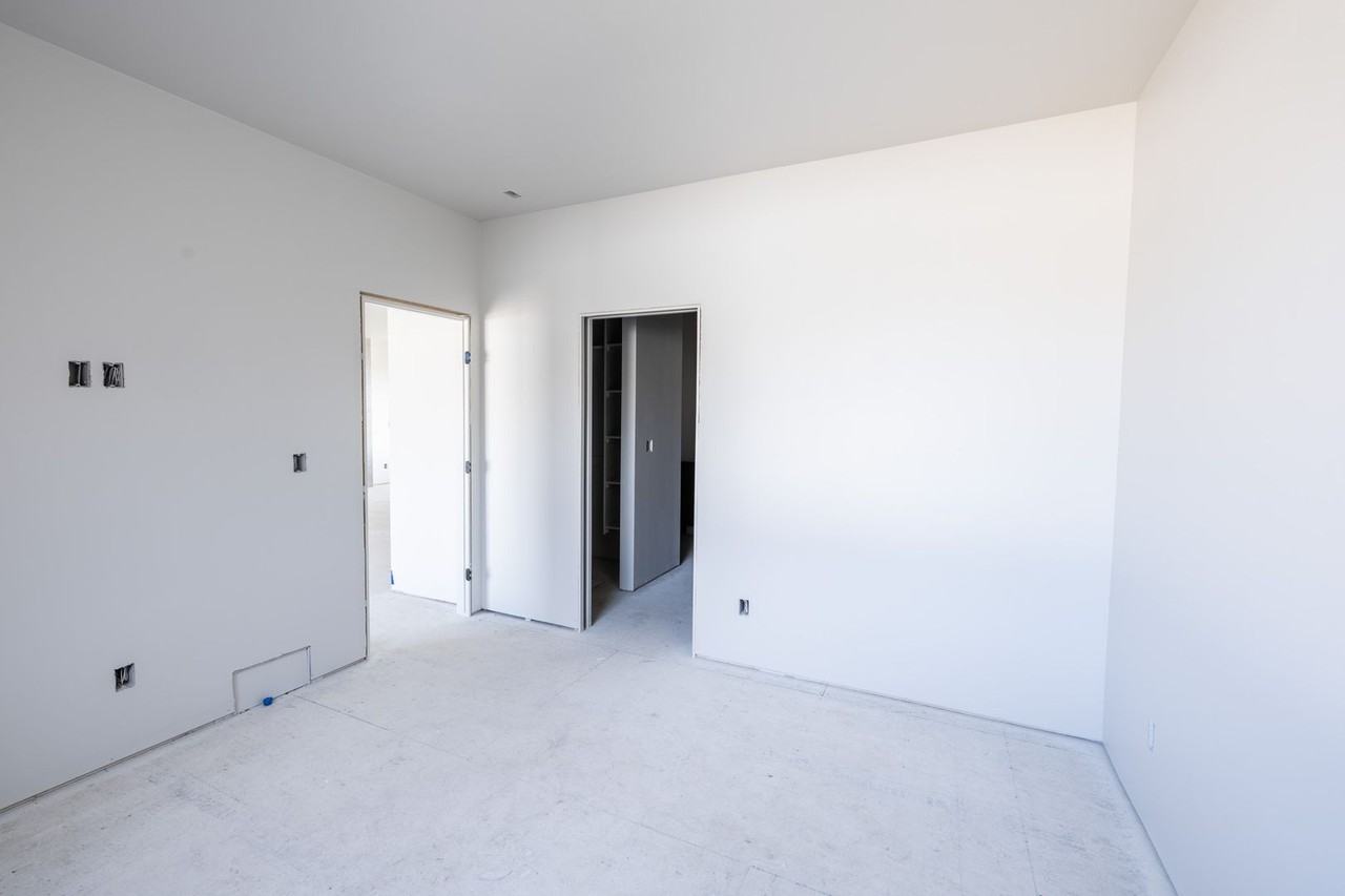 582 Aspen Ave - Photo 6 of 11