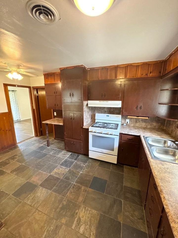 409 Chickasaw Trl - Photo 3 of 9