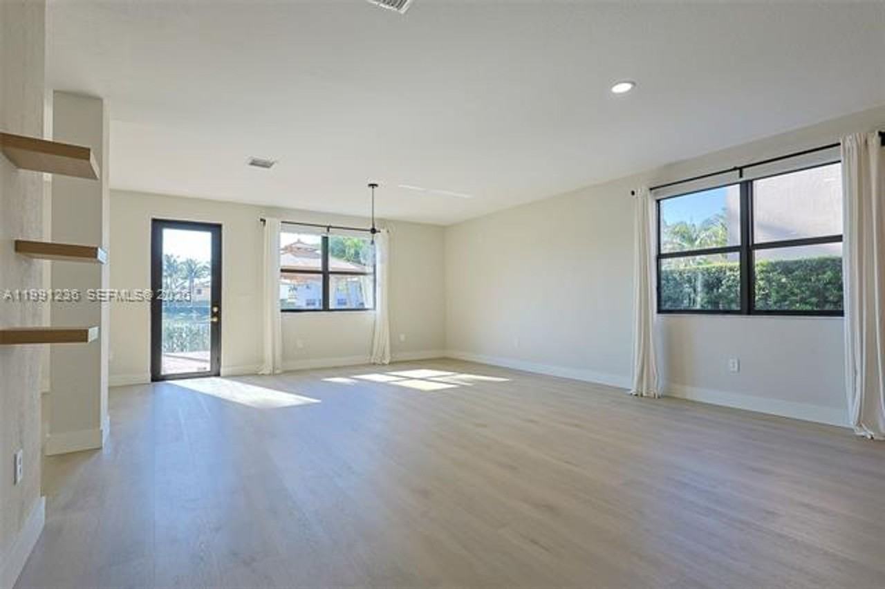 8800 Nw 98th Ct - Photo 6 of 41