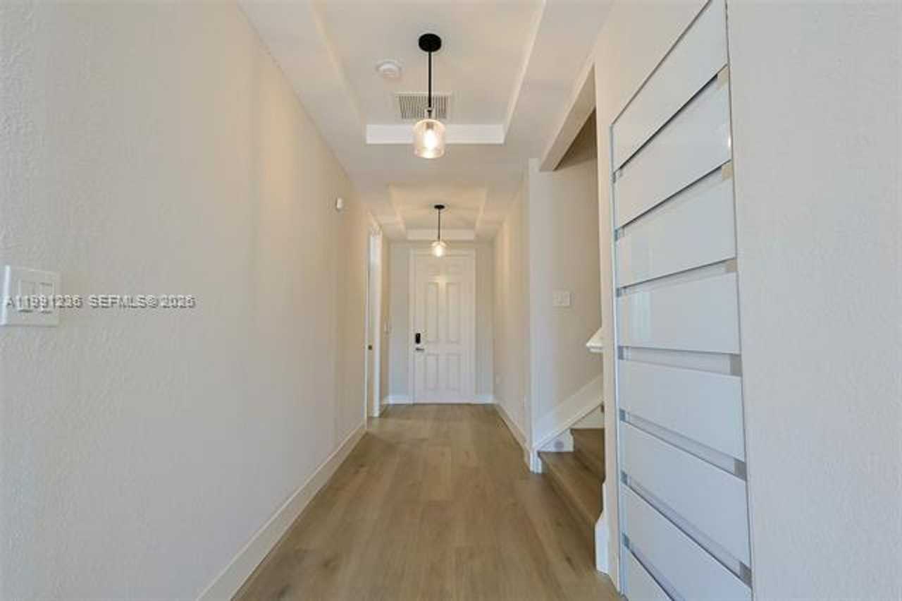 8800 Nw 98th Ct - Photo 7 of 41