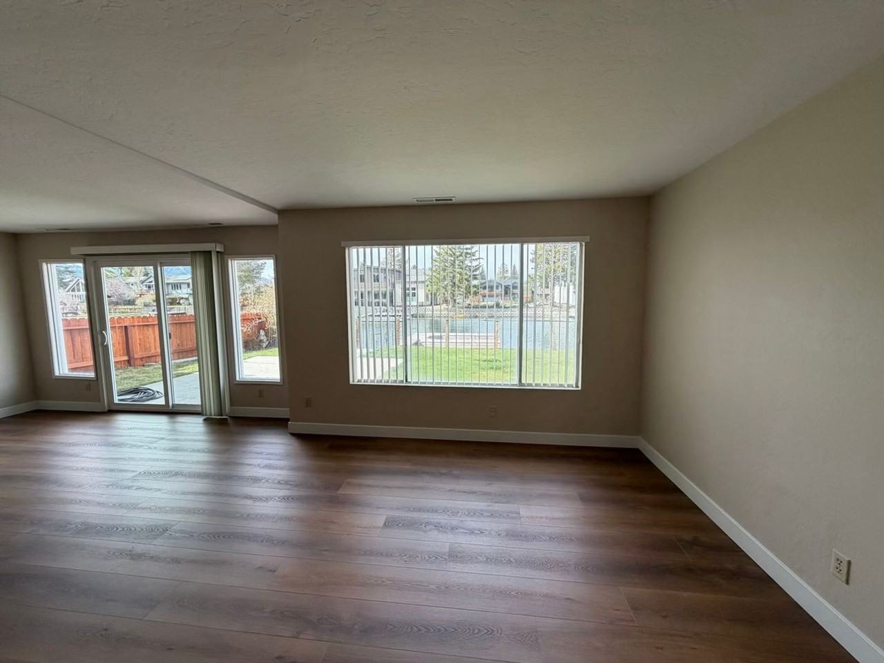 2179 Monterey Dr - Photo 4 of 20