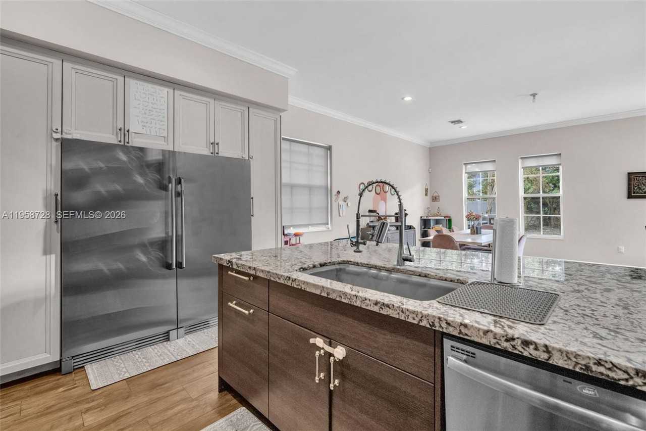 545 Forest View Cir - Photo 6 of 20