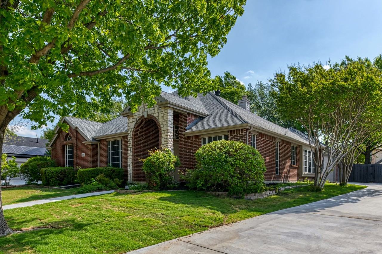 2716 Rocky Creek Dr - Photo 2 of 27