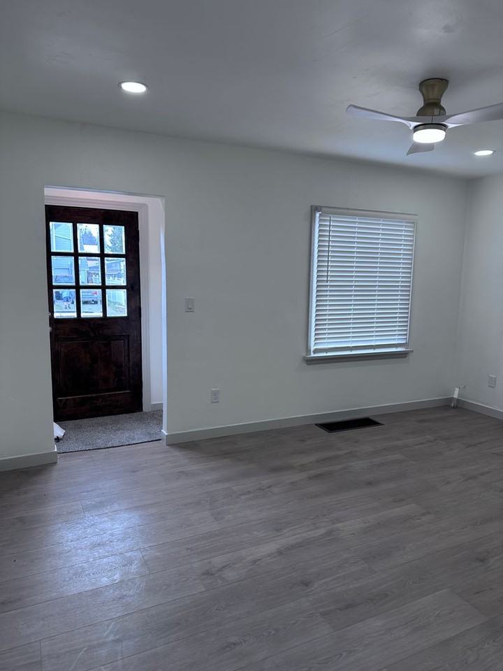 455 2nd St - Photo 4 of 33