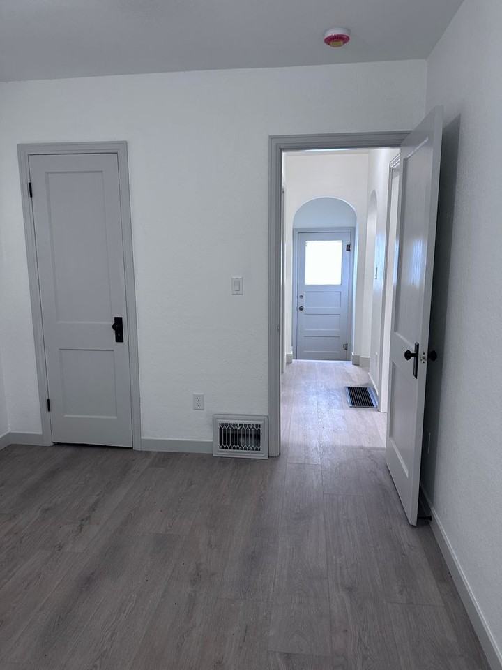 455 2nd St - Photo 5 of 33