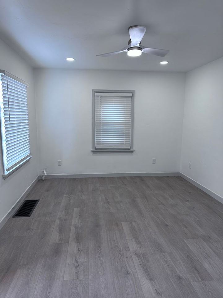 455 2nd St - Photo 6 of 33