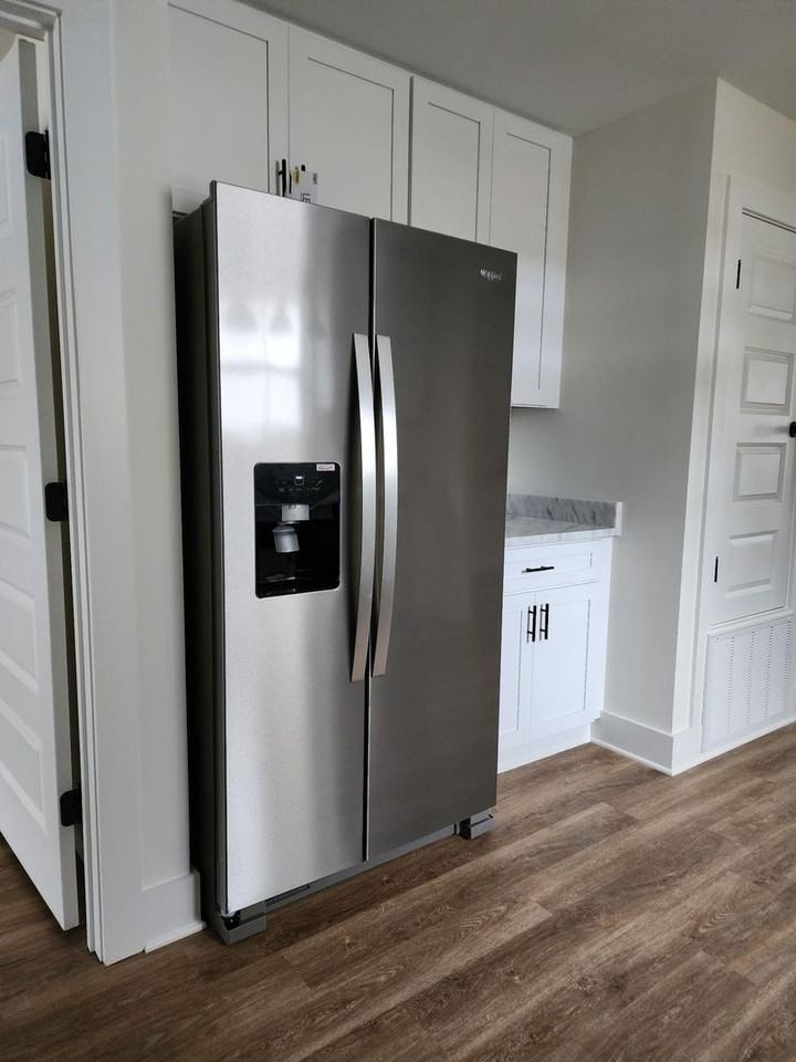 521 Landing Ave - Photo 3 of 5