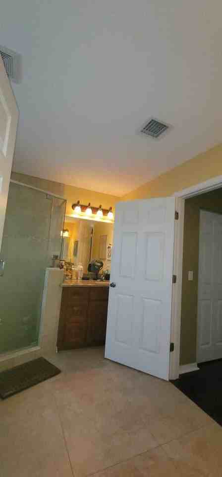 211 Ne 13th Ave - Photo 3 of 9