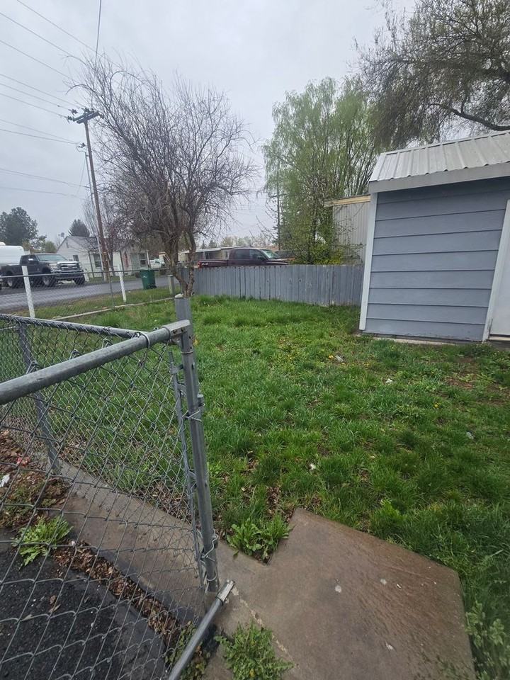 1643 Summers Ln - Photo 2 of 12