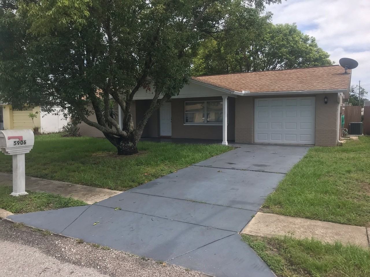 5906 Elkhorn Blvd - Photo 2 of 13