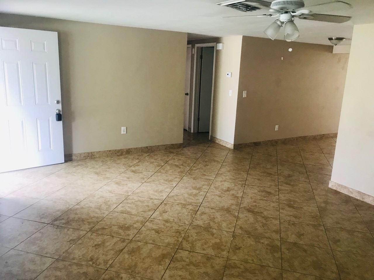 5906 Elkhorn Blvd - Photo 3 of 13