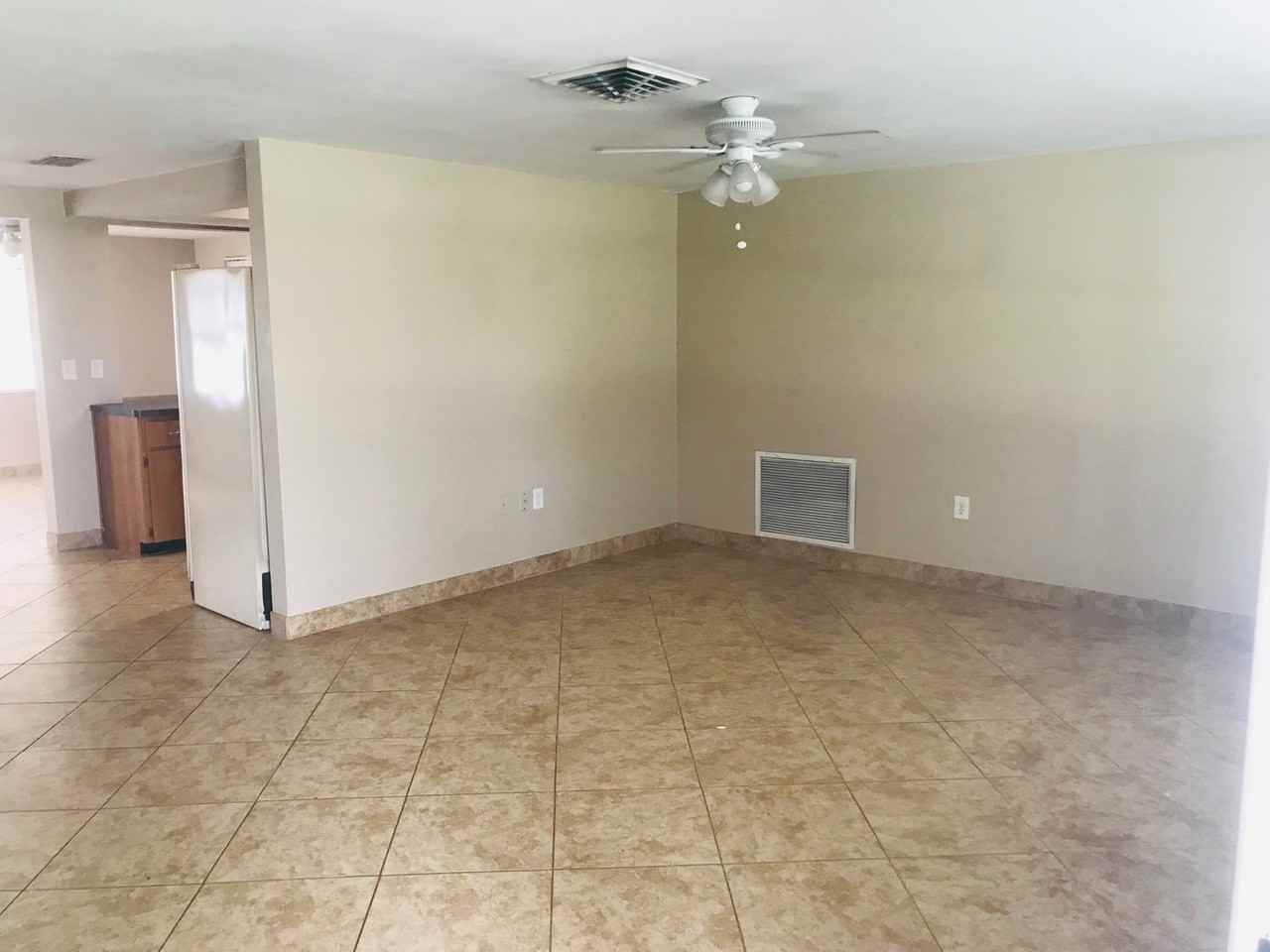 5906 Elkhorn Blvd - Photo 4 of 13