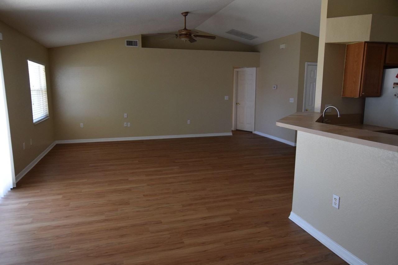 206 Windridge St - Photo 2 of 17