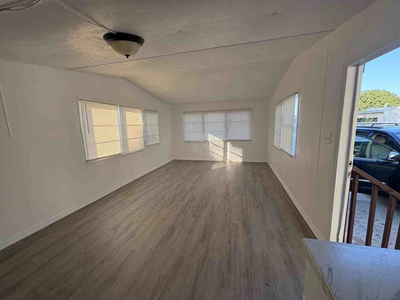 203 Hibiscus Pkwy W - Photo 4 of 11