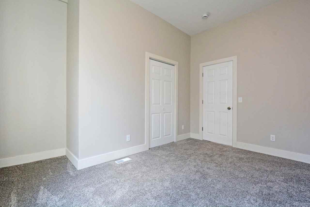 294 Winifred St E - Photo 5 of 27