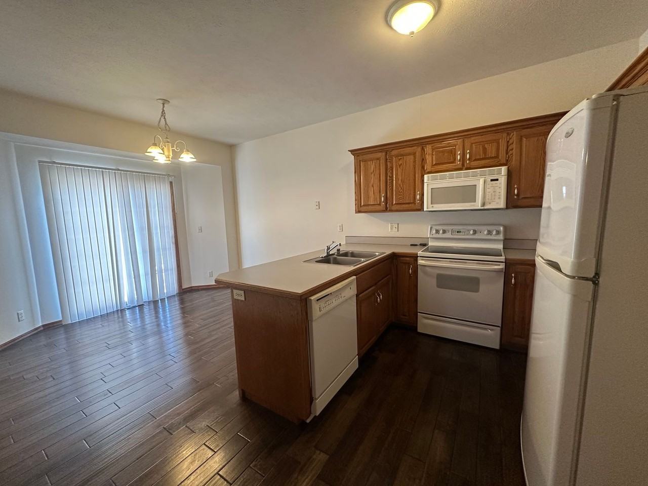 2337 W Chesterfield Blvd #C - Photo 3 of 6