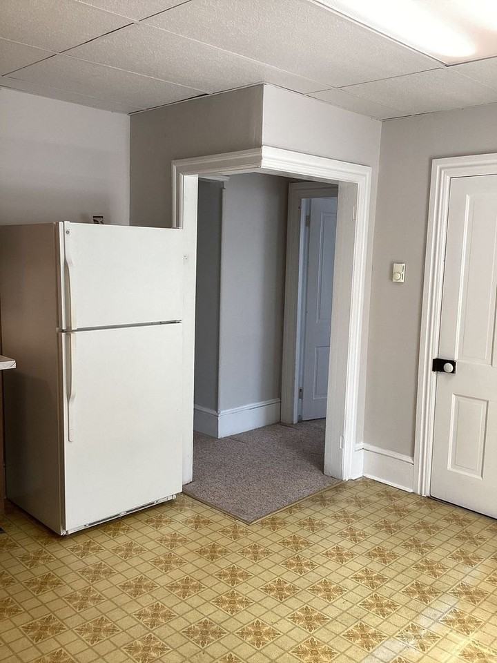 119 E Burd St - Photo 3 of 10