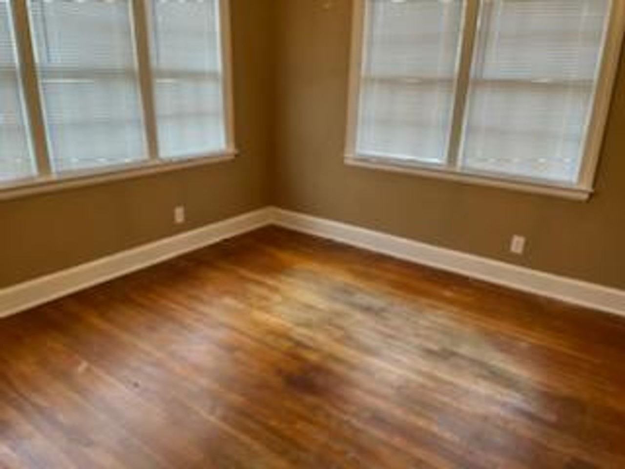 1214 Wilson St - Photo 4 of 7