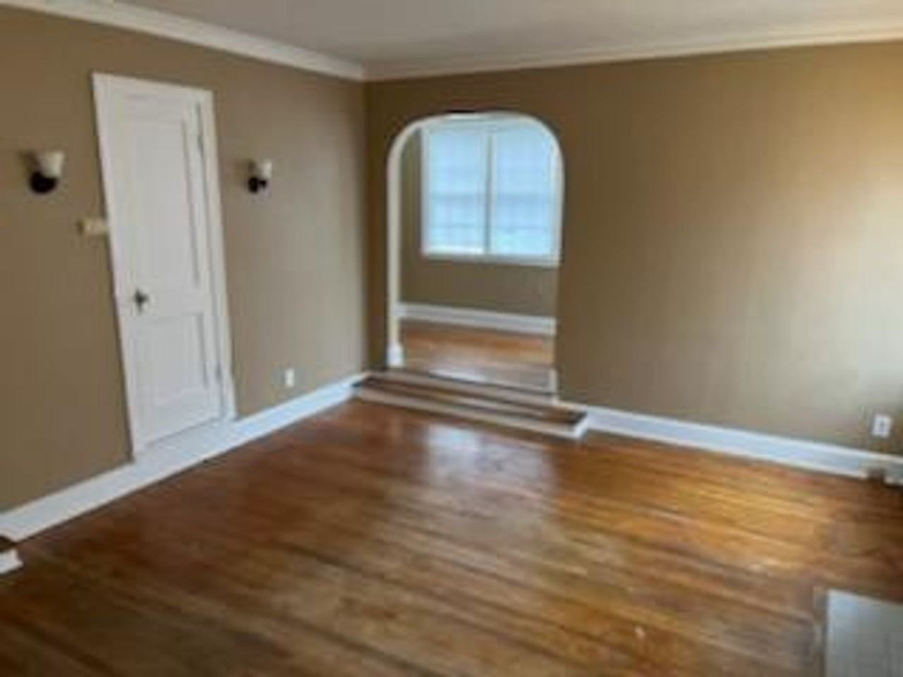 1214 Wilson St - Photo 5 of 7